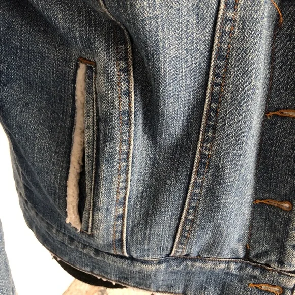 Honey Punch jean jacket with Sherpa interior size S - Picture 3 of 9